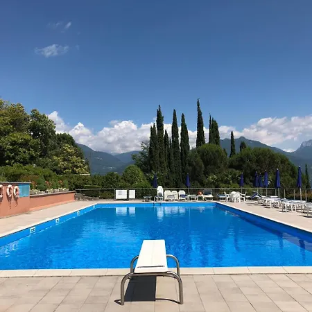 Apartmanhotel Le Terrazze Vista Piscina Tennis Parking Wi-fi Menaggio